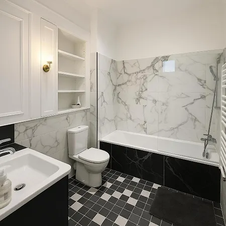 Apartment Av Des Champs-elysees, Arc De Triomphe - 12 Guests *