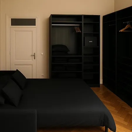 4 Suites, Av Des Champs-elysées *