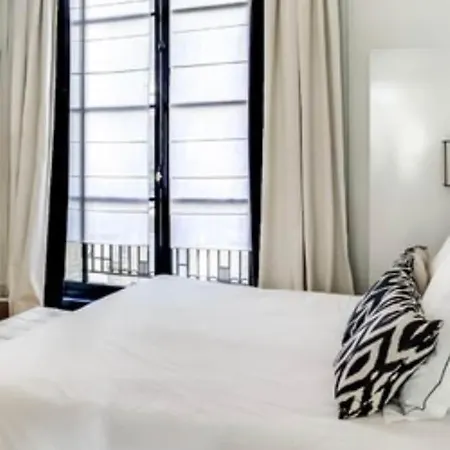 4 Suites, Av Des Champs-elysees *